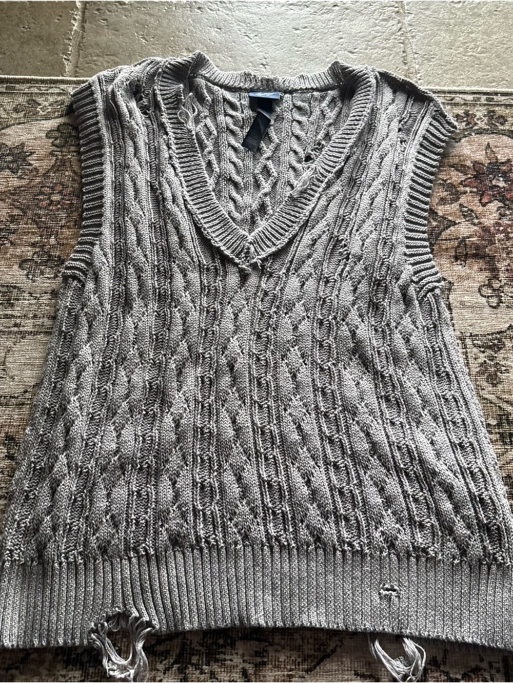 Daytrip Gray Cable Knit V-Neck Sleeveless Sweater Vest
